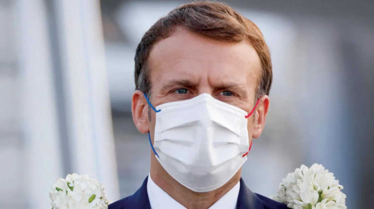 الرئيس ماكرون خلال وصوله أول من أمس إلى بولينيزيا (أ.ف.ب)