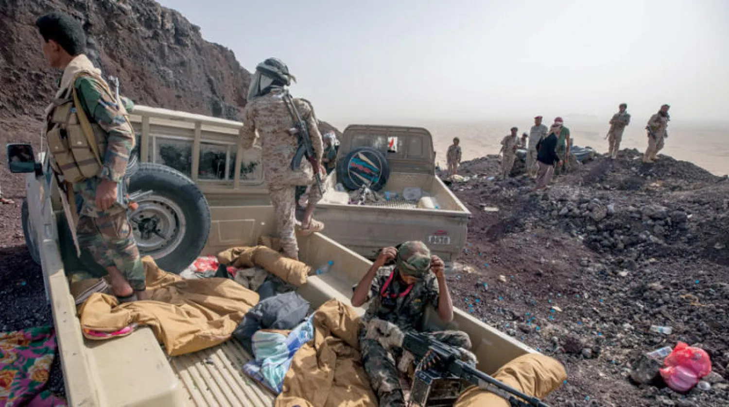 مقاتلون من الشرعية على إحدى جبهات مأرب الشهر الماضي (أ.ب)