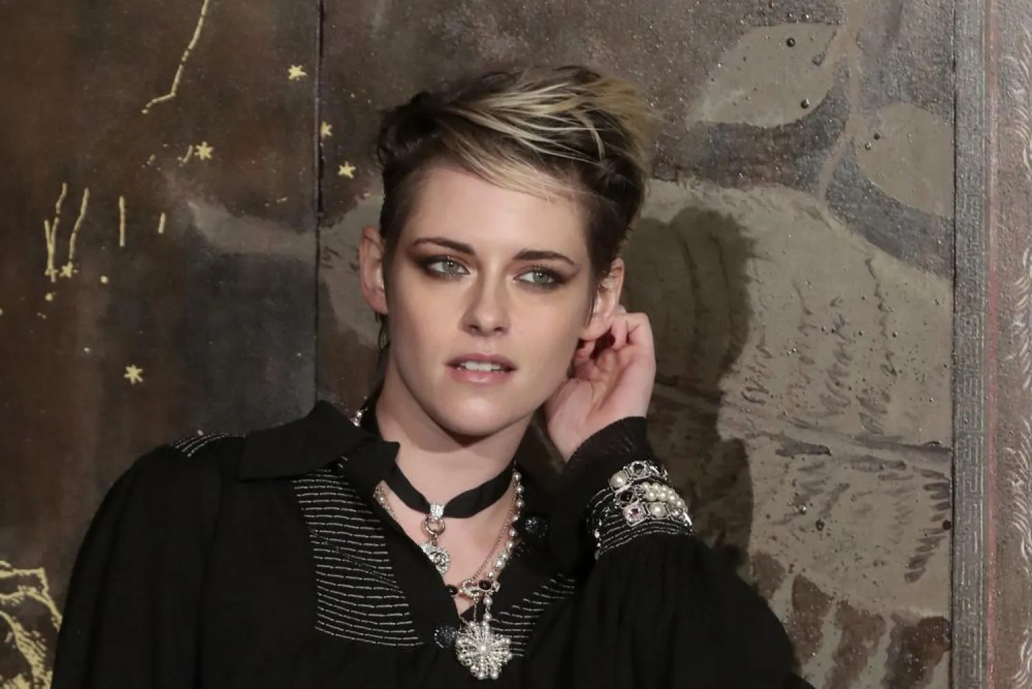 Actress Kristen Stewart poses during a photocall before the presentation of Chanel’s Metiers d’Art collection, on Dec. 4, 2019, at the Grand Palais in Paris. (AP)