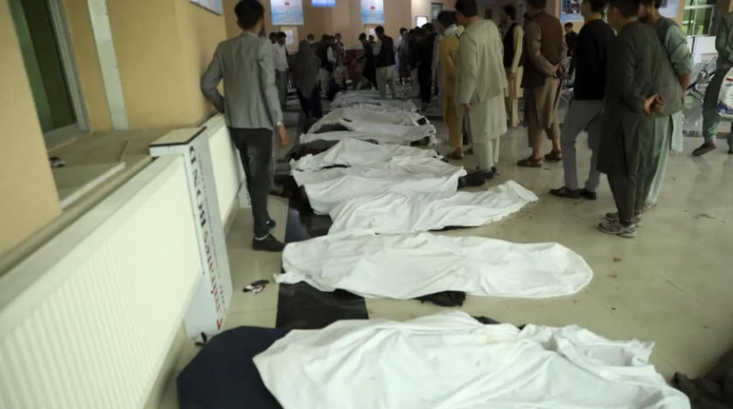 Geçen Mayıs ayında Afganistan’da Kabil’in batısındaki bir okulun yakınında meydana gelen bombalı saldırının kurbanları (AP)