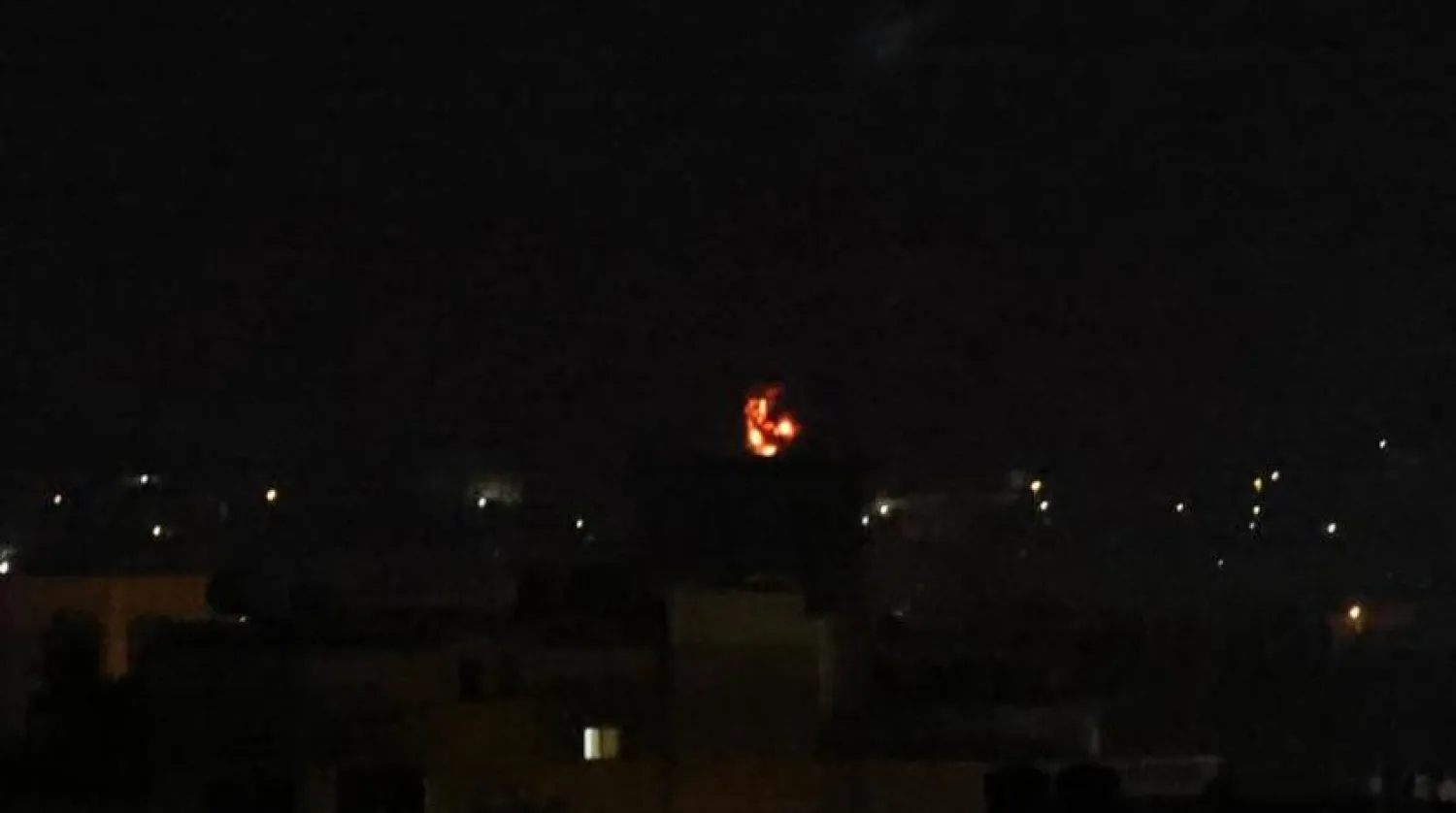 İsrail'in Gazze Şeridi'nde Han Yunus'a düzenlediği saldırıdan bir görüntü (AFP)
