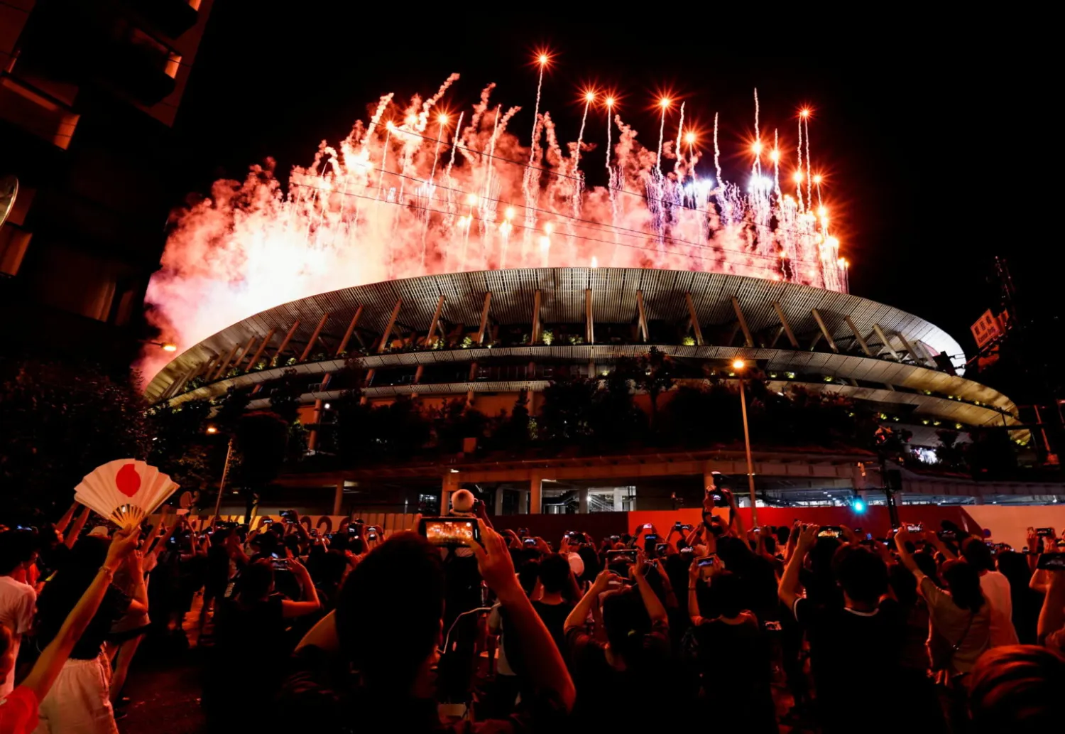 FILE PHOTO: Tokyo 2020 Olympic Games – The Tokyo 2020 Olympic Games Opening Ceremony – Olympic Stadium, Tokyo, Japan – July 23, 2021. Fireworks are seen from outside the stadium during the opening ceremony. REUTERS/Naoki Ogura

