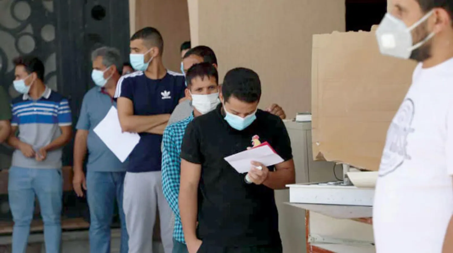 استمرار حملة التلقيح الاستثنائية ضد «كورونا» في بلدية عين زارة بالعاصمة طرابلس (المركز الوطني لمكافحة الأمراض)