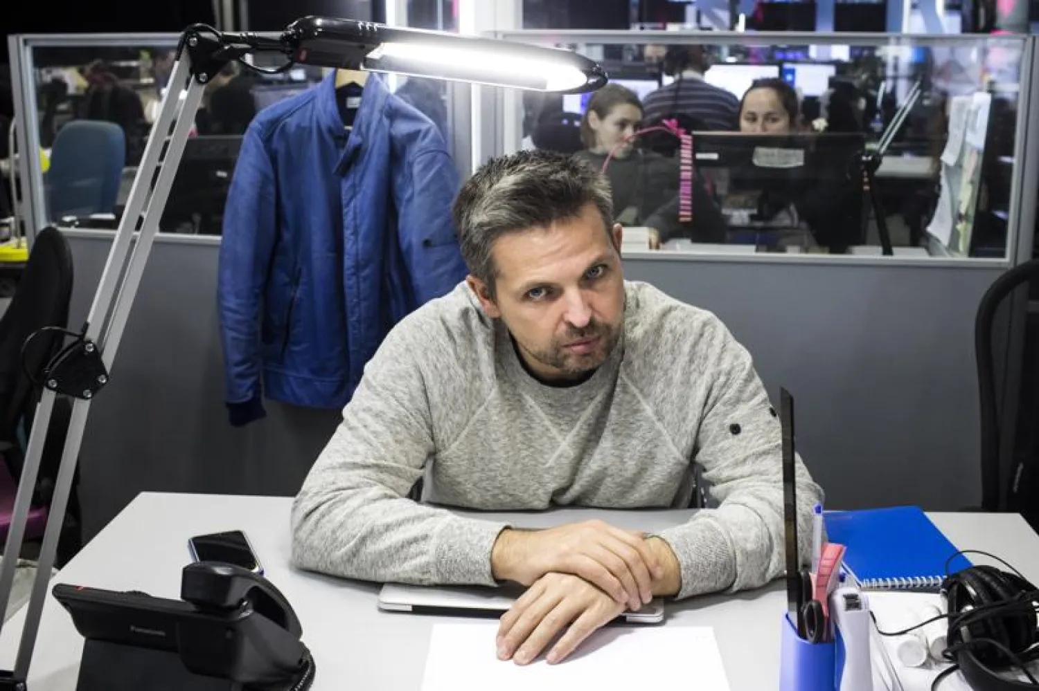 Roman Badanin, chief editor of the Proekt investigative online outlet sits at a working place in Moscow, Russia, Thursday, Oct. 6, 2016.  (AP Photo/Evgeny Feldman)
