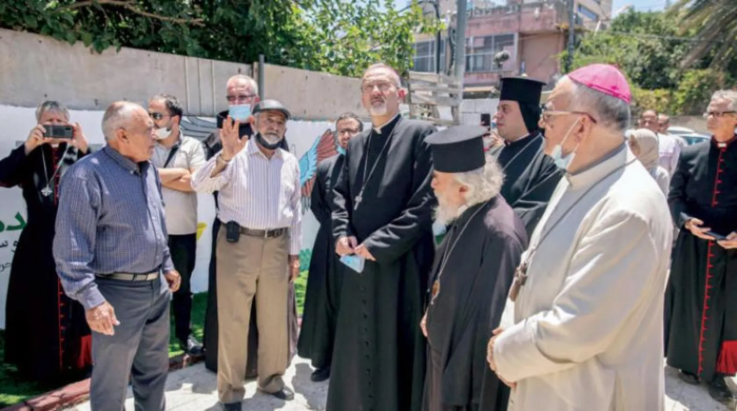Kudüs Katolik Latin Patriği Pierbattista Pizzaballa, 28 Temmuz’da Doğu Kudüs’ün Şeyh Cerrah Mahallesi’ni ziyaret etti (AFP)