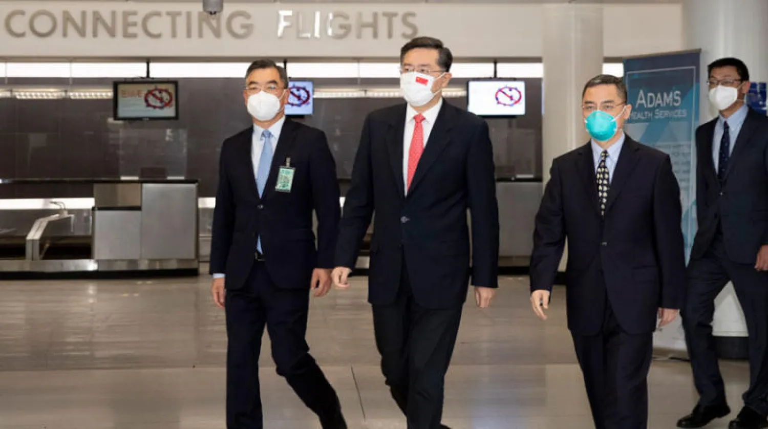 بكين تعين تشين غانغ (وسط) المعروف بتصلبه سفيراً في واشنطن بينما وصلت العلاقات بين القوتين الكبريين إلى طريق مسدود (أ.ب)