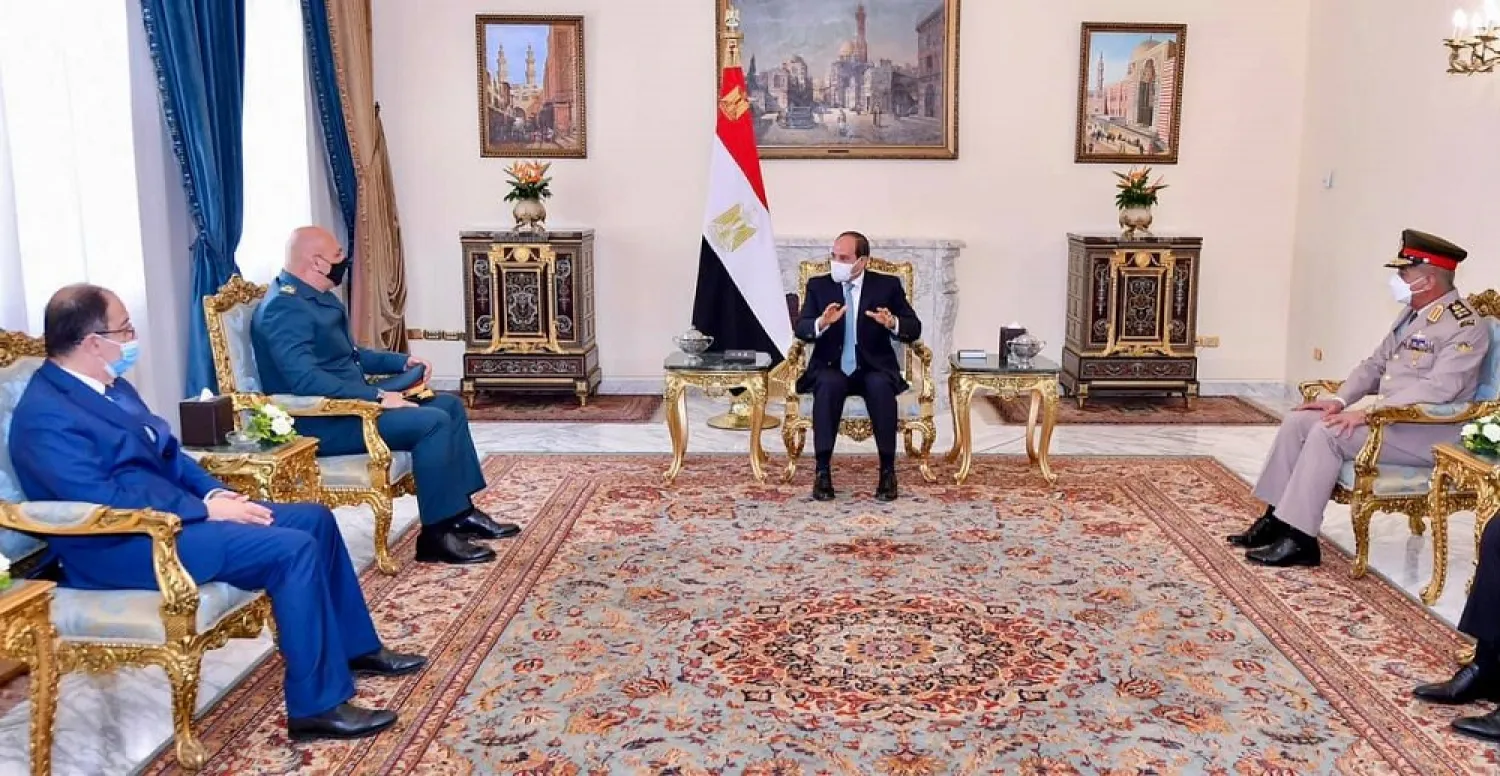 Sisi meets with Lebanese Army commander Aoun in Cairo. (Egyptian presidency spokesman)