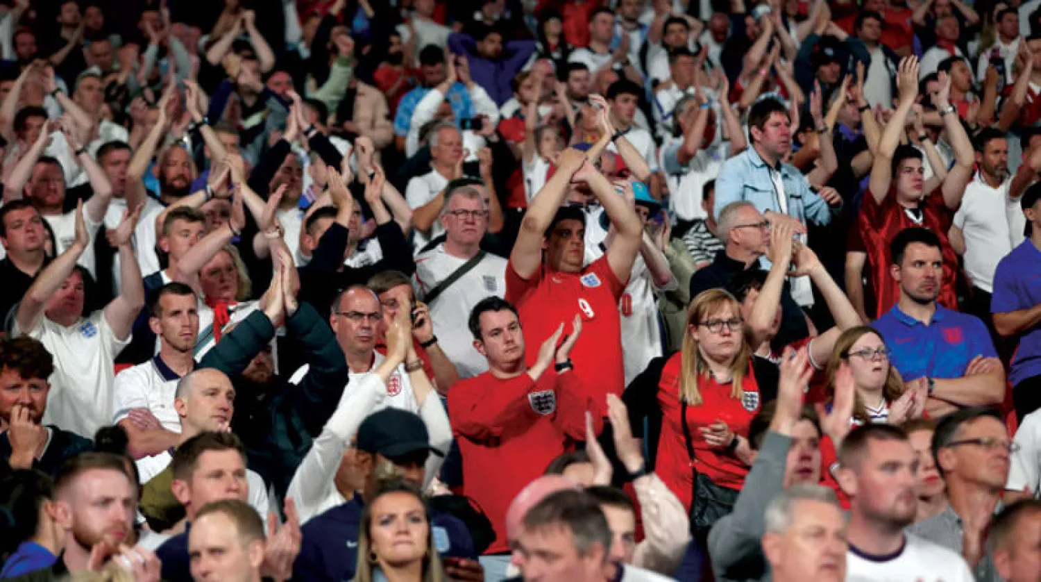 الجماهير الإنجليزية التي ملأت استاد ويمبلي خلال بطولة أوروبا ستكون مطالبة بإثبات حصولها على التلقيح خلال مباريات الدوري (رويترز)