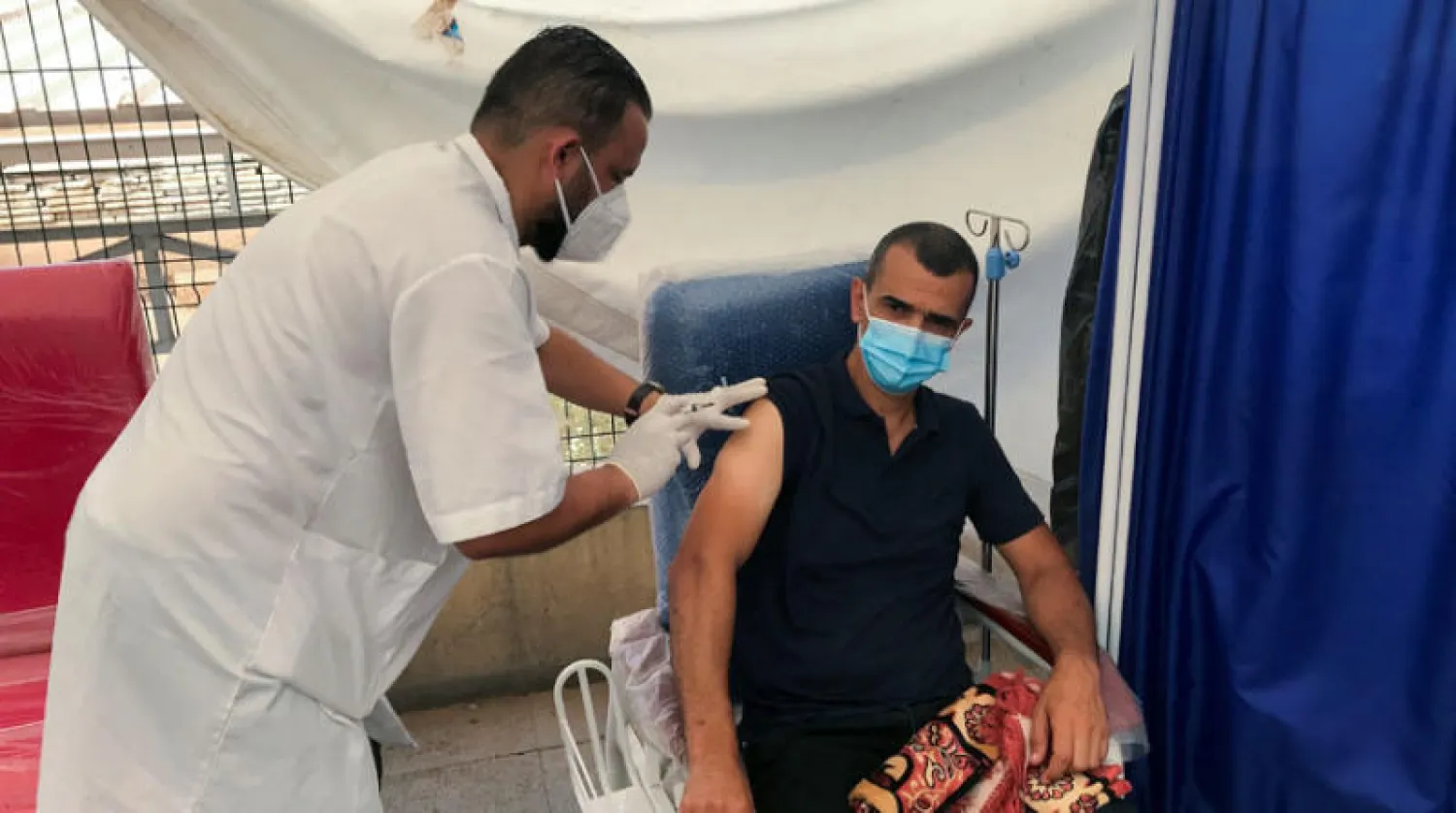 جانب من حملة التلقيح ضد «كورونا» في الجزائر (رويترز)