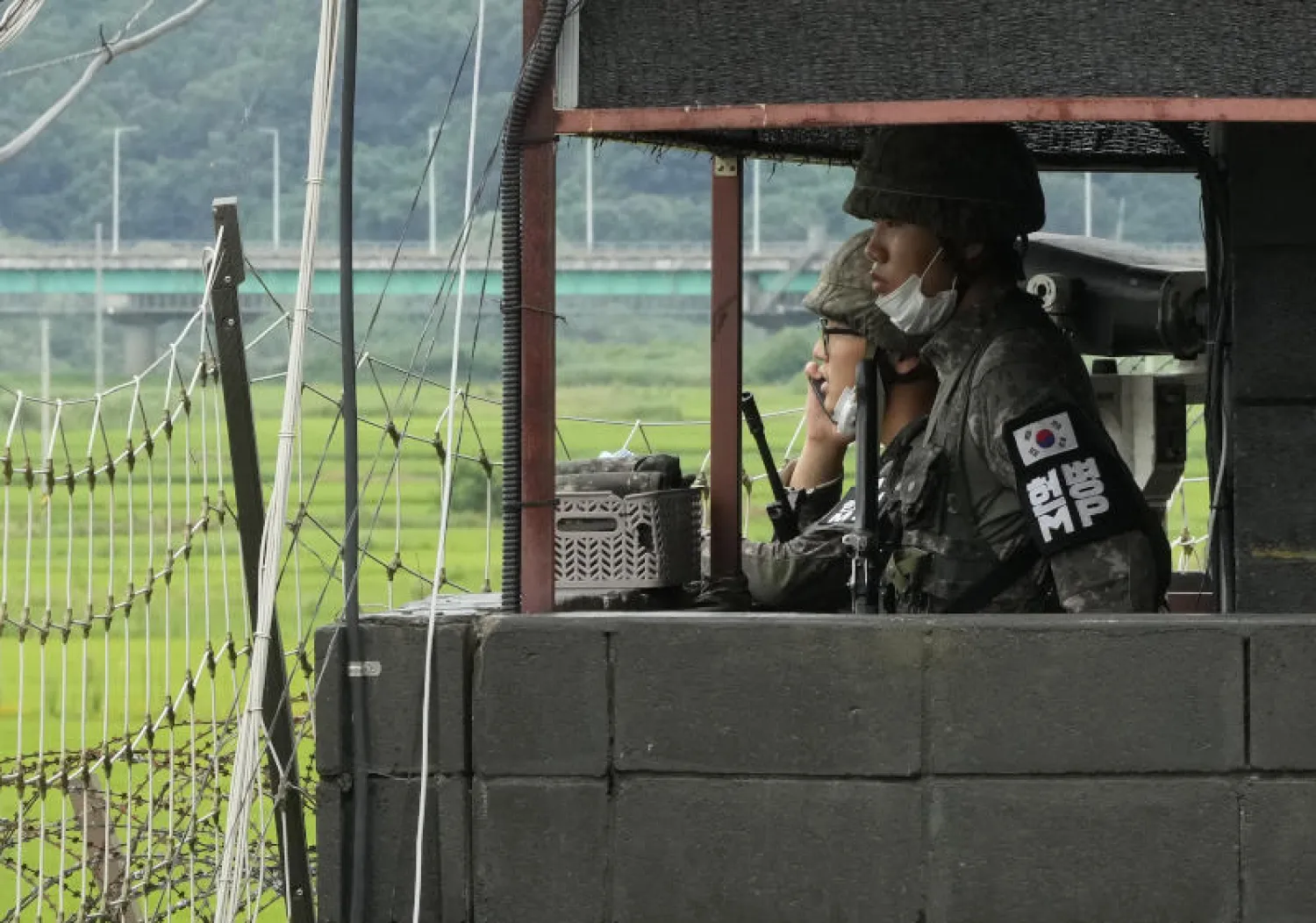 جنود من الجيش الكوري الجنوبي بموقع عسكري بالقرب من الحدود مع كوريا الشمالية(ا.ب)