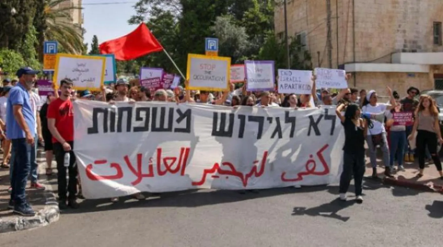 Beytullahim’deki Filistinliler, Şeyh Cerrah semtinde yaşayan kardeşlerini desteklemek için protestolara katıldı (AFP)