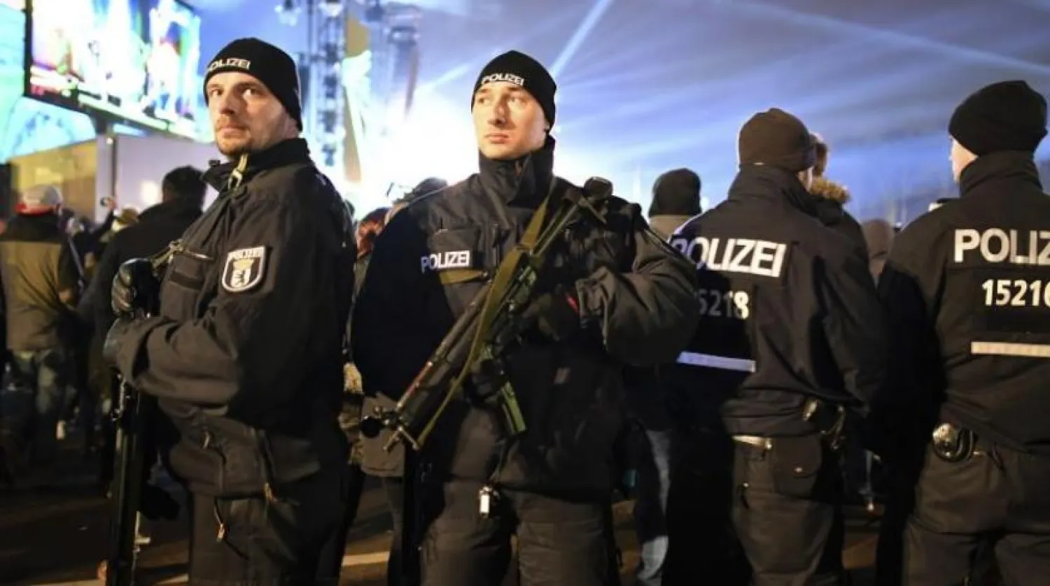 Berlin’deki Alman polisleri (AP)