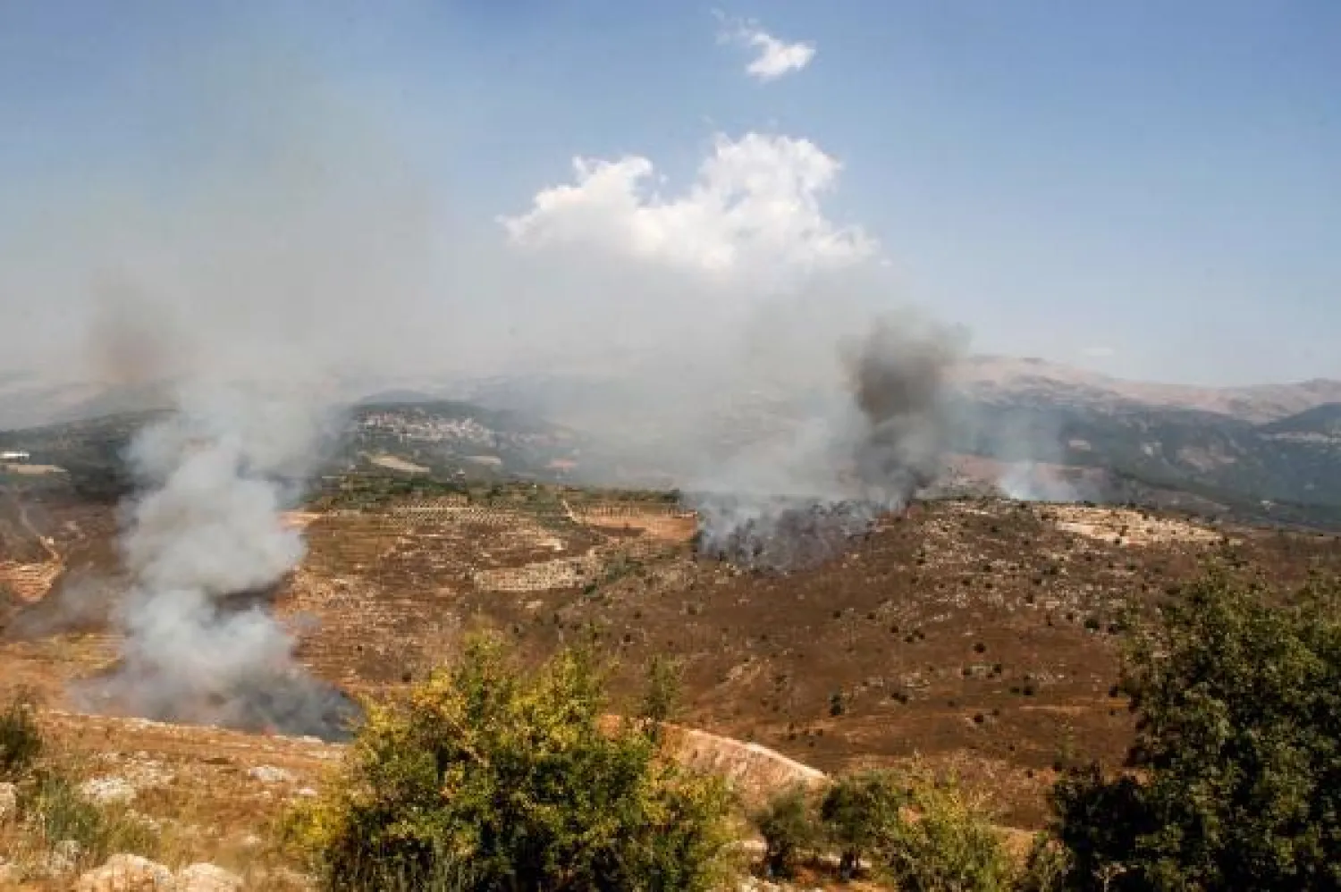 تصاعد الدخان في بلدات بجنوب لبنان جراء القصف الإسرائيلي (ا.ف.ب)