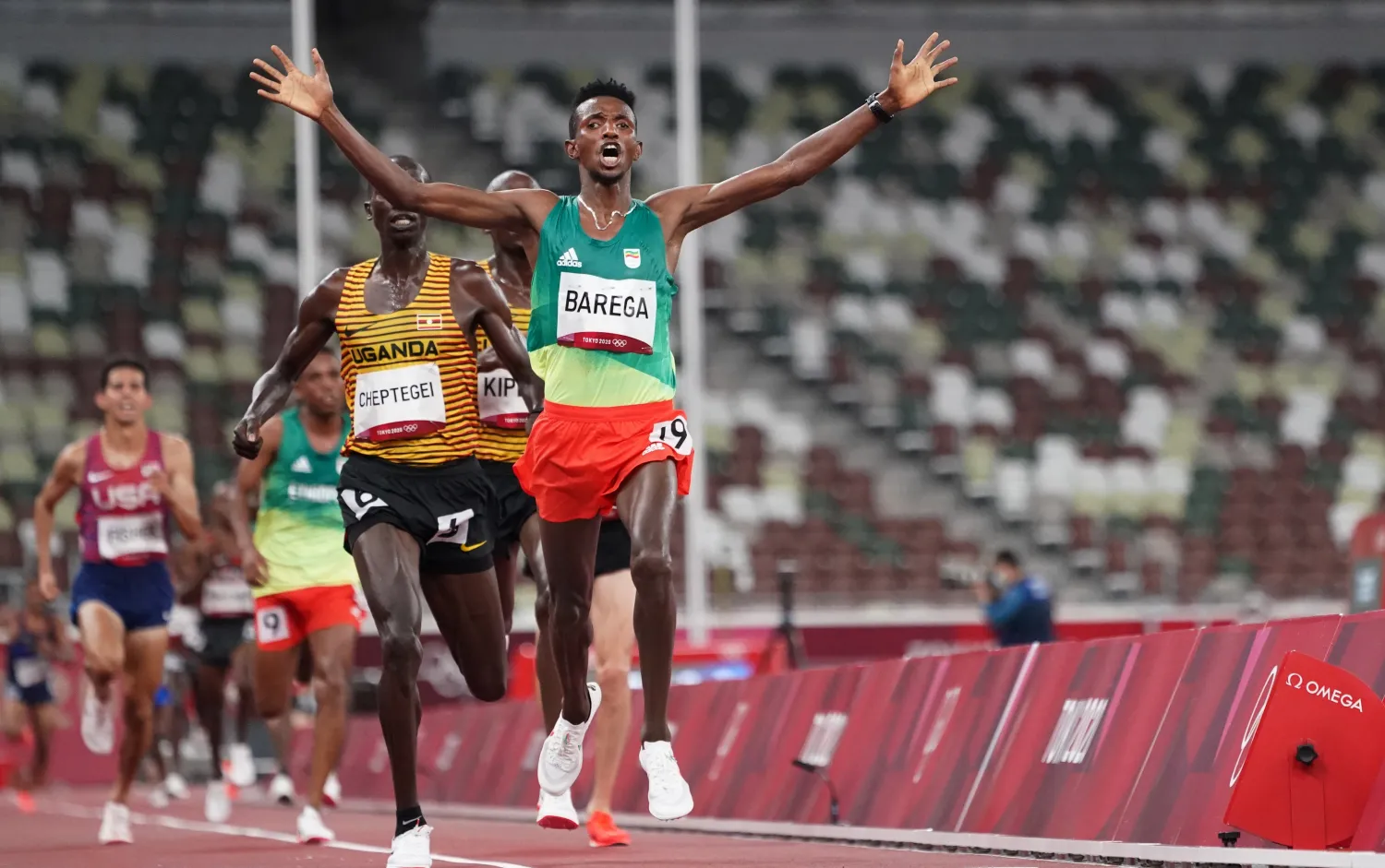 Tokyo 2020 Olympics - Athletics - Men's 10000m - OLS - Olympic Stadium, Tokyo, Japan - July 30, 2021. Selemon Barega of Ethiopia celebrates after winning the final REUTERS/Lucy Nicholson


