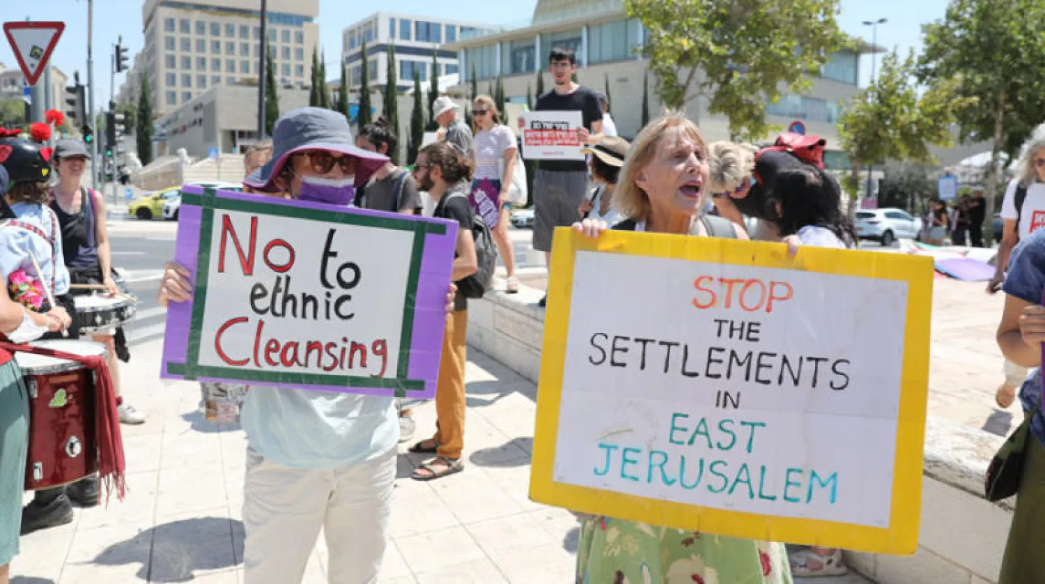 مظاهرة أمام المحكمة العليا الإسرائيلية الاثنين بانتظار قرار الشيخ جراح (إ.ب.أ)