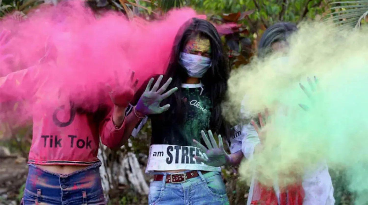 الحكومة الهندية تخشى استغلال «كورونا» لمهرجان الألوان