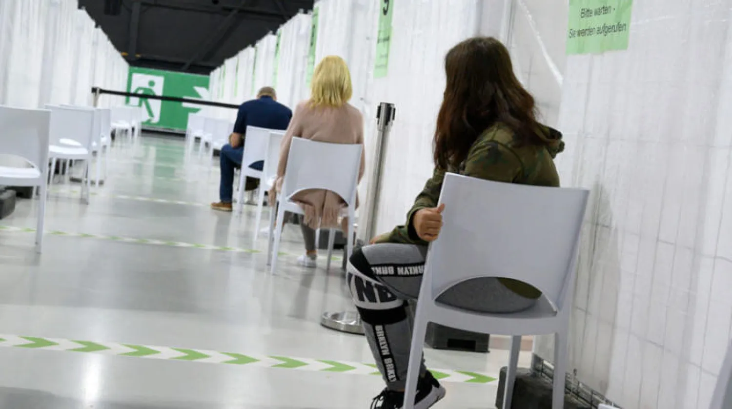 مركز تلقيح ضد كورونا في لودويسبورغ جنوب ألمانيا (أ.ف.ب)