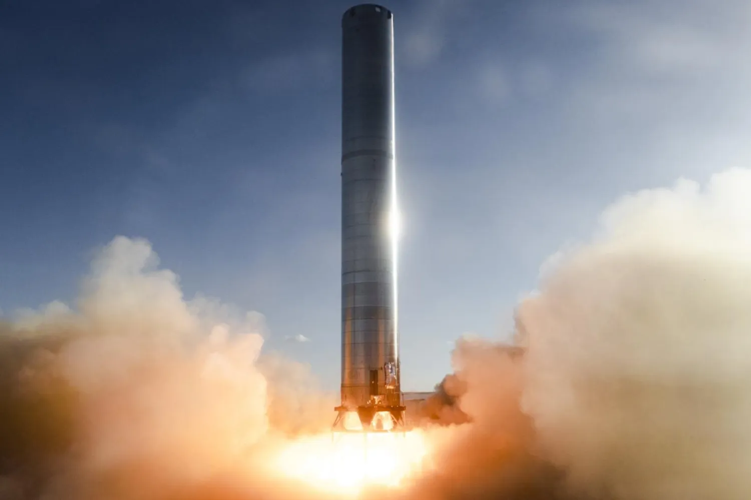 SpaceX 2002'de kuruldu (SpaceX)