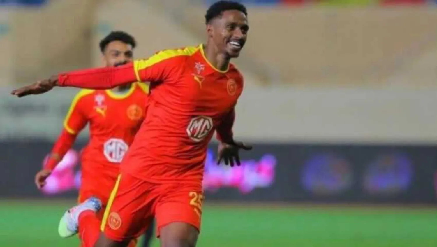 خليفة الدوسري على بُعد خطوة من الهلال