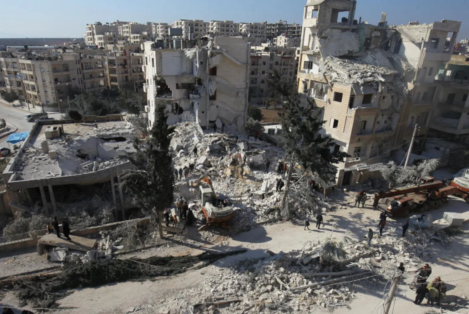 مبانٍ مدمَّرة في إدلب إثر قصف سابق لقوات النظام السوري (أرشيفية - رويترز)