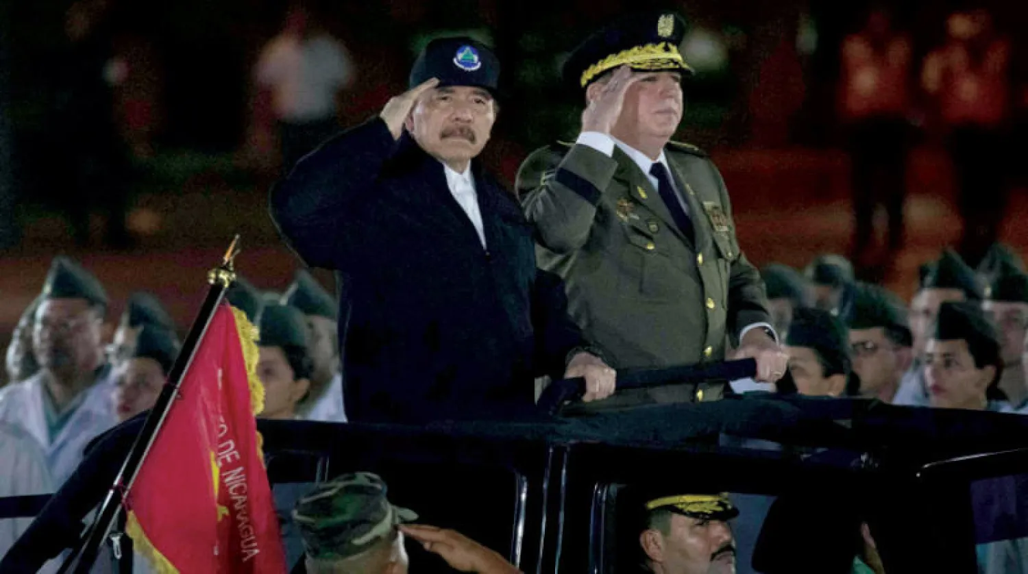 صورة أرشيفية لرئيس نيكاراغوا برفقة قائد الجيش في مناغوا فبراير 2020 (أ.ف.ب)