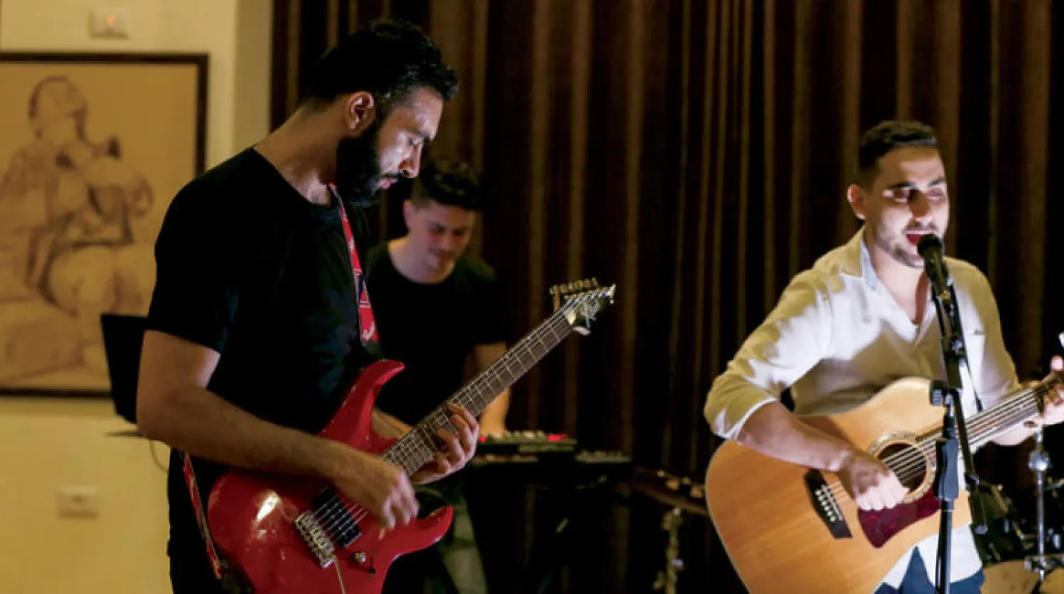 بروفة أول فرقة روك فلسطينية في غزة الأسبوع الماضي (رويترز)