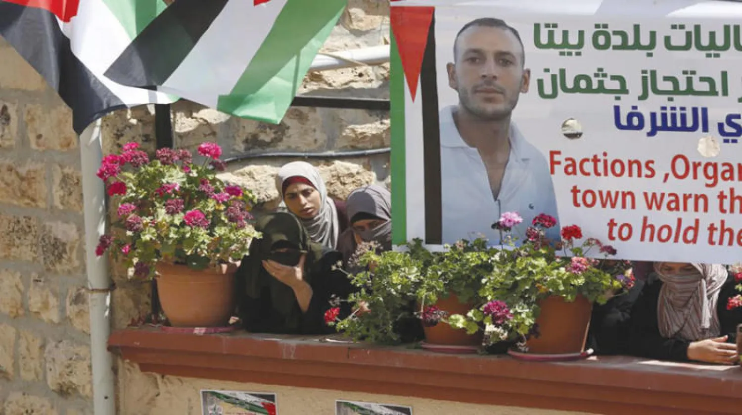 تشييع شادي الشرفا في بلدة بيتا في الضفة الذي قتل بالرصاص الاسرائيلي (وفا)