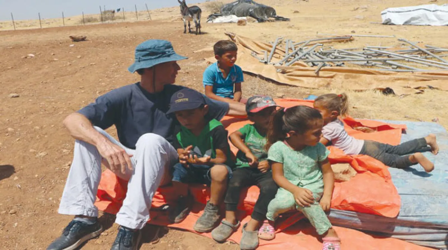 ممثل للاتحاد الأوروبي يتفقد خربة حمصة بالأغوار الشمالية في يوليو الماضي (وفا)