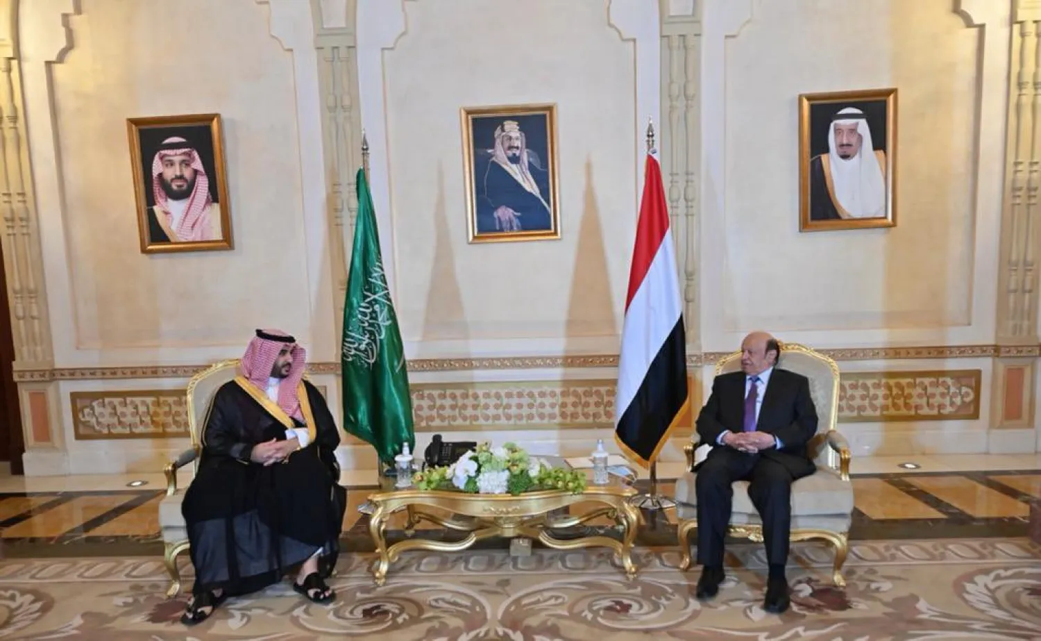 Prince Khalid meets with President Hadi. (Twitter)