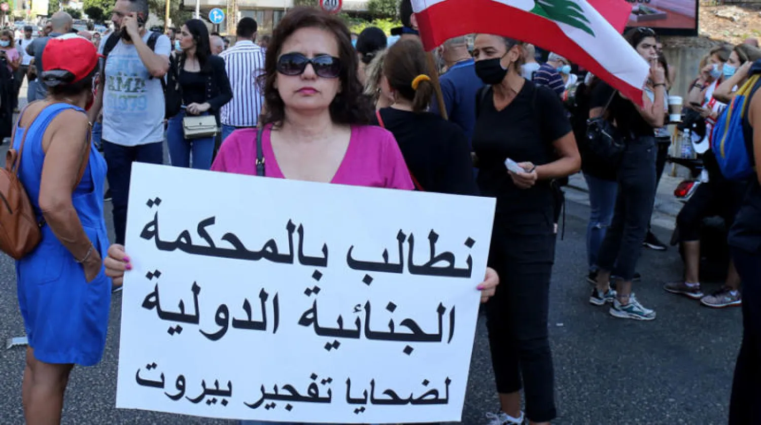 لافتة رفعتها قريبة أحد ضحايا المرفأ في وجه اجتماع النواب أمس (إ.ب.أ)