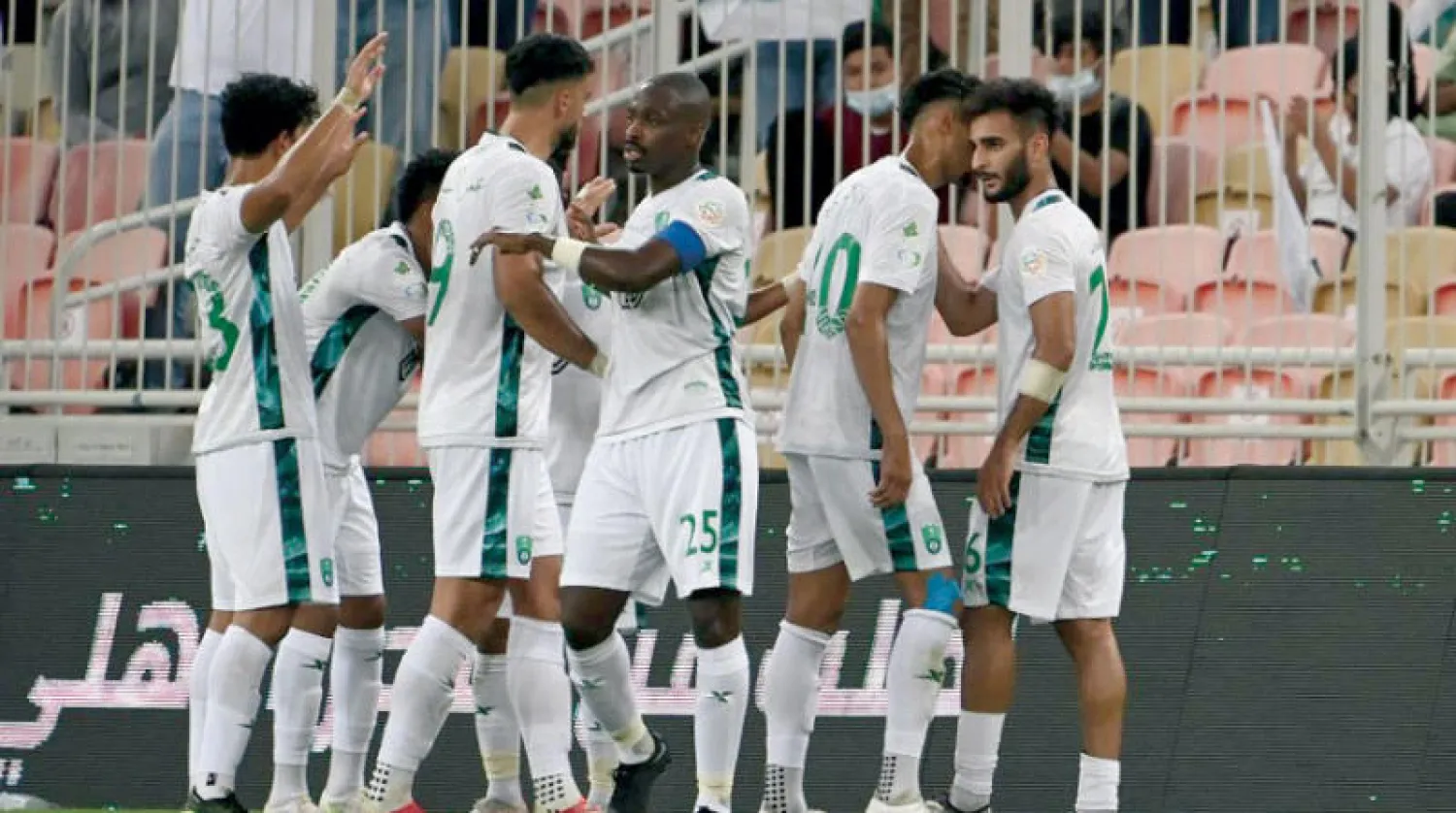 لاعبو الأهلي عقب تسجيل التعادل أمام الفيصلي في المباراة الأخيرة (تصوير: علي خمج)