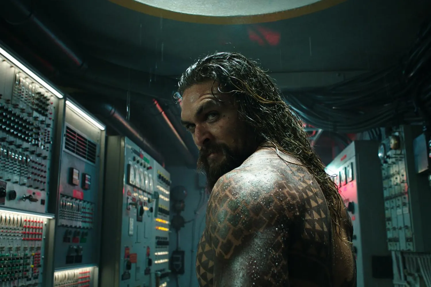 Jason Momoa 2018 yapımı Aquaman'le ilk solo süper kahraman filmini çekmişti (IMDb)