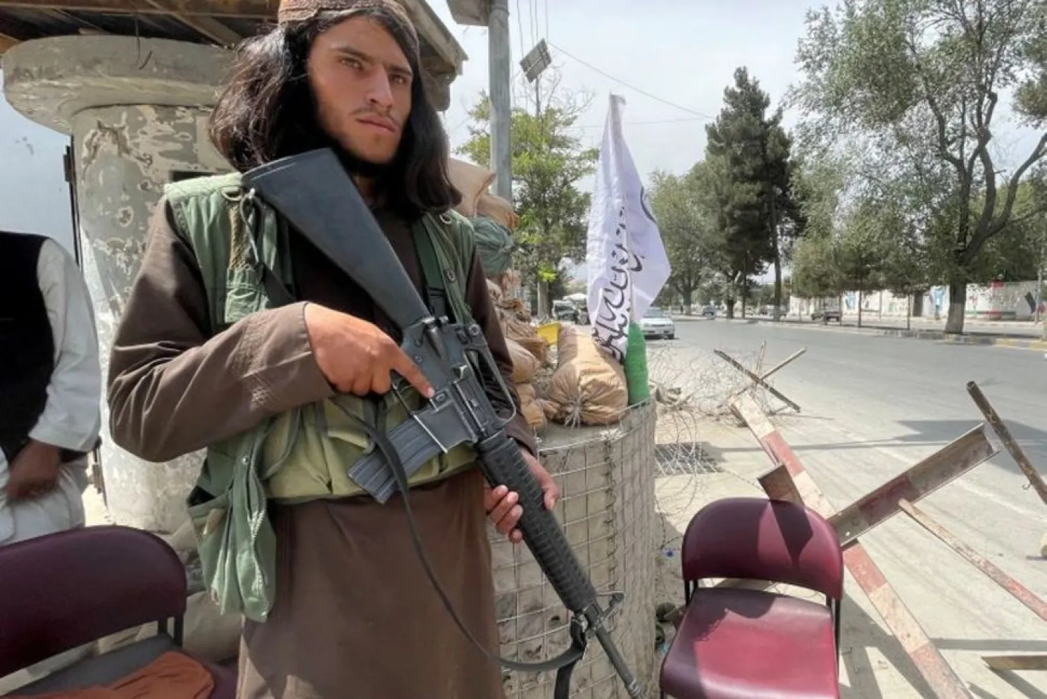 A member of Taliban forces keeps watch at a checkpost in Kabul, Afghanistan August 17, 2021. (Reuters)