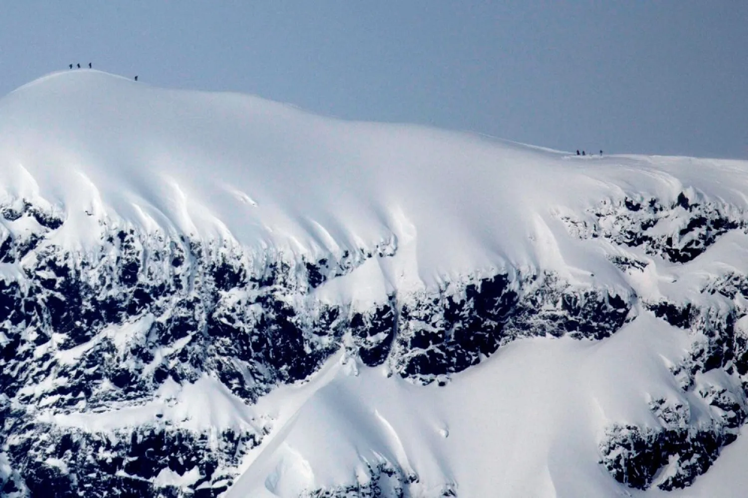 A ridge runs between two peaks in the Kebnekaise mountain range in northern Sweden. (Getty Images)
