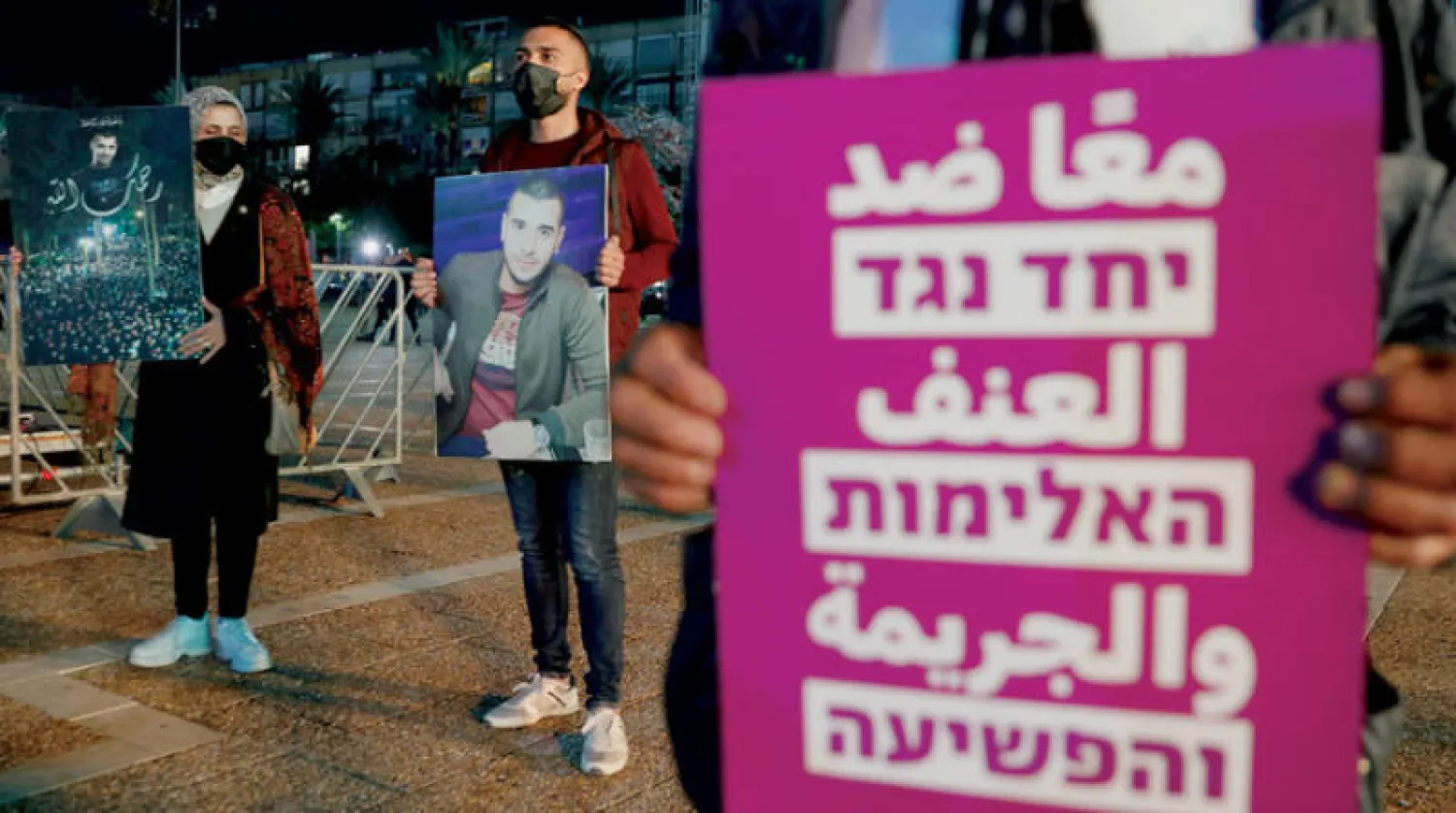 مظاهرة في تل أبيب خلال مارس الماضي تطالب الشرطة التصدي للجريمة بالمجتمع العربي (أ.ف.ب)