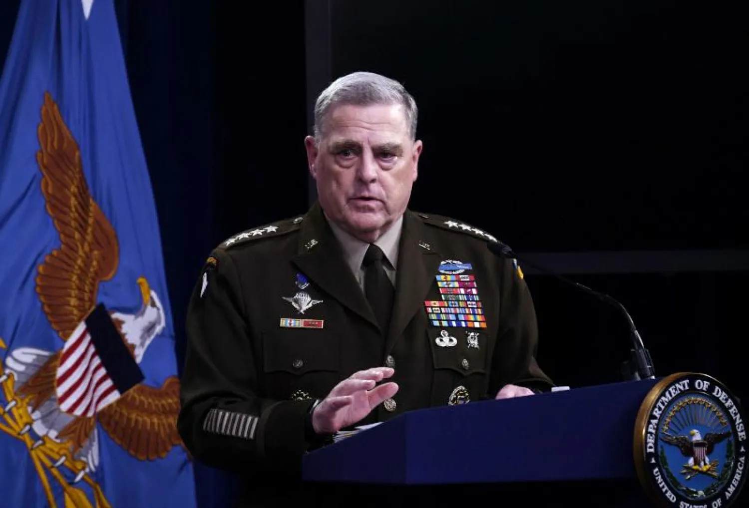 رئيس الأركان الأميركي مارك ميلي يتحدث خلال إفادة صحافية في البنتاغون (أ.ف.ب)
