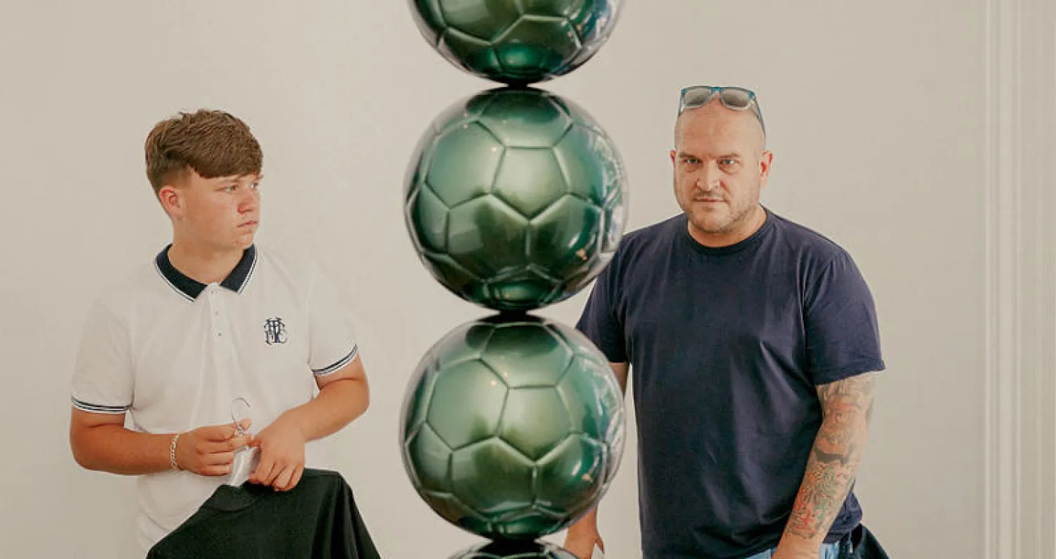 عمل الفنان هانك ويليك توماس بمعرض «OOF» في لندن (أليكس إنغرام - نيويورك تايمز)