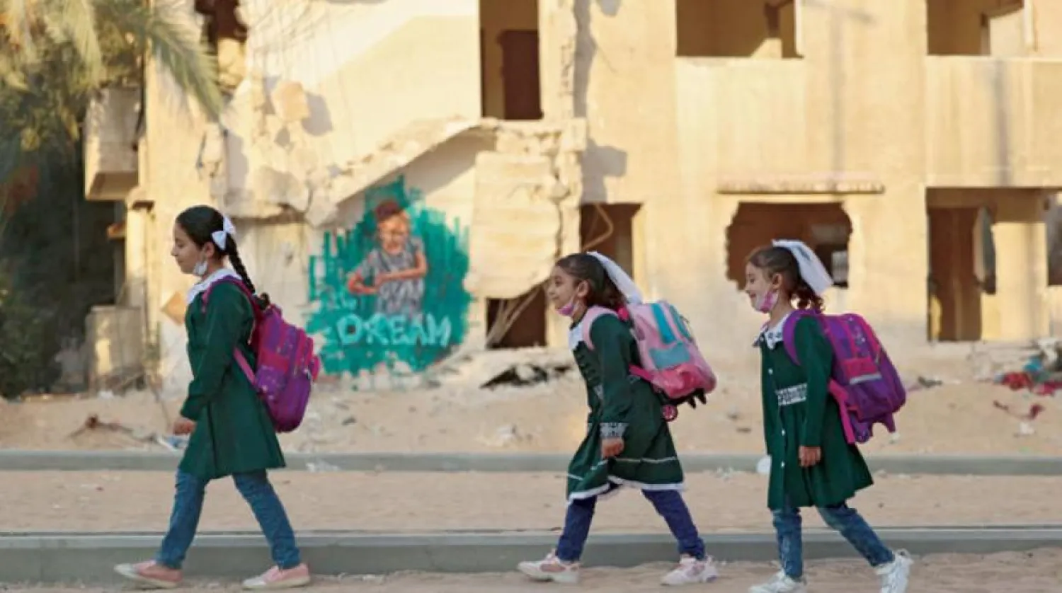 Gazzeli çocuklar bu hafta okula dönüyor (AFP)