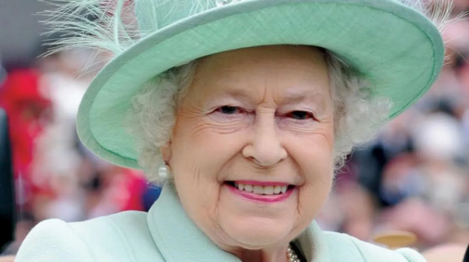 Kraliçe II. Elizabeth, Buckingham Sarayı'nda çalışacak güvenlik uzmanı arıyor