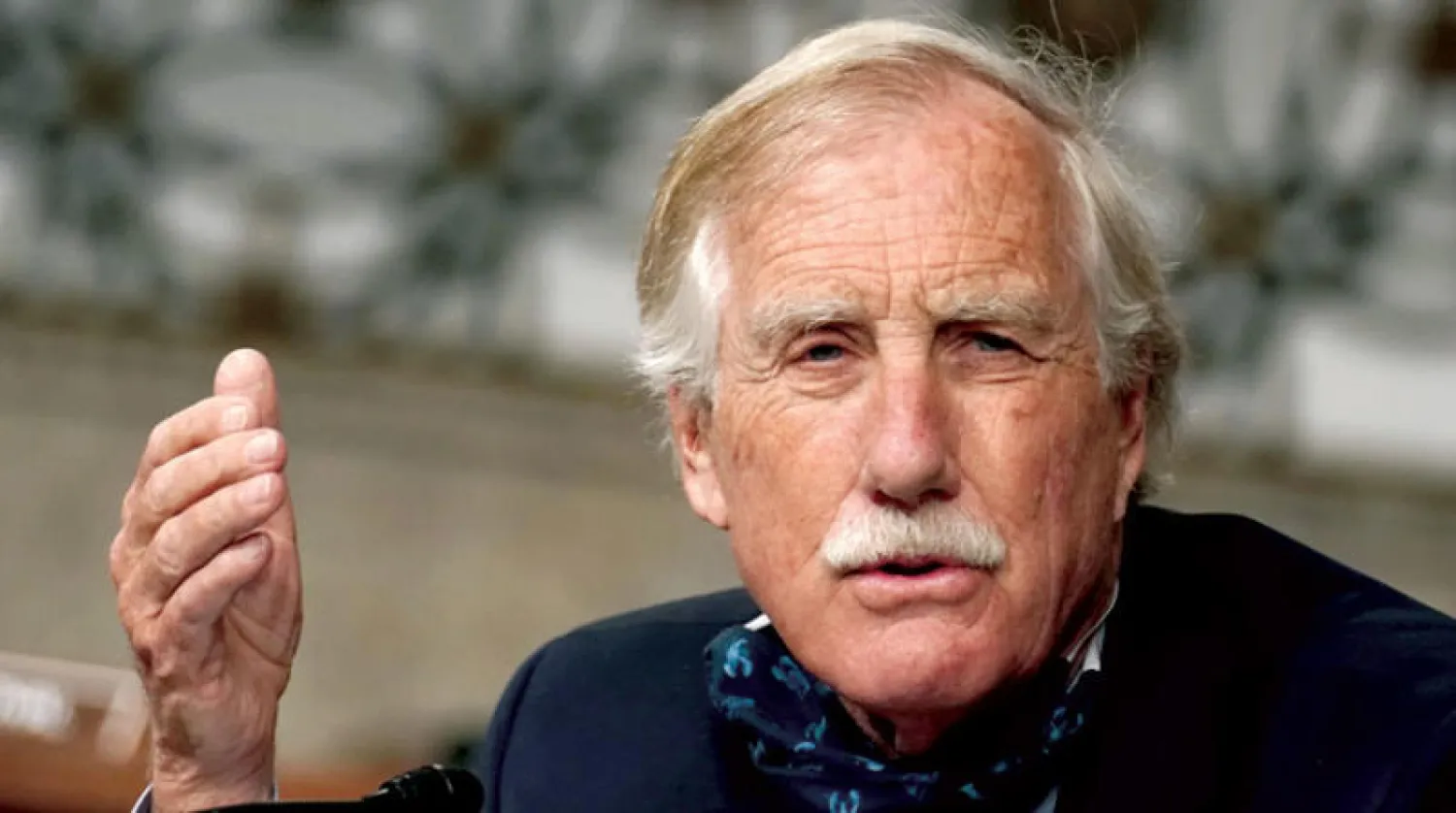 السيناتور أنغوس كينغ أصيب بـ «كورونا» رغم حصوله على اللقاح (رويترز)