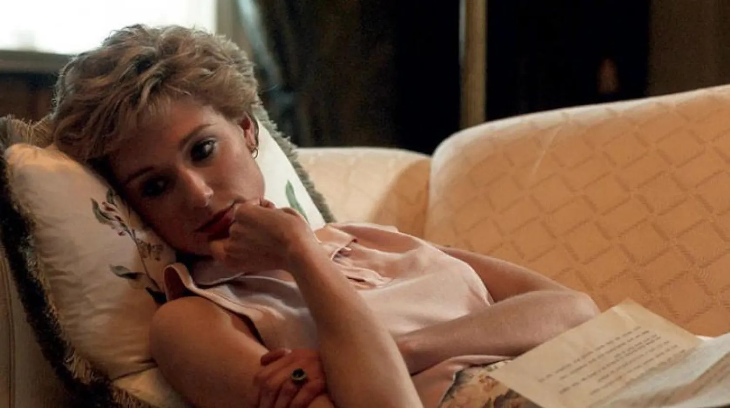 الیزابت دبیکی در نقش پرنسس دایانا در فصل جدید (نتفلیکس)