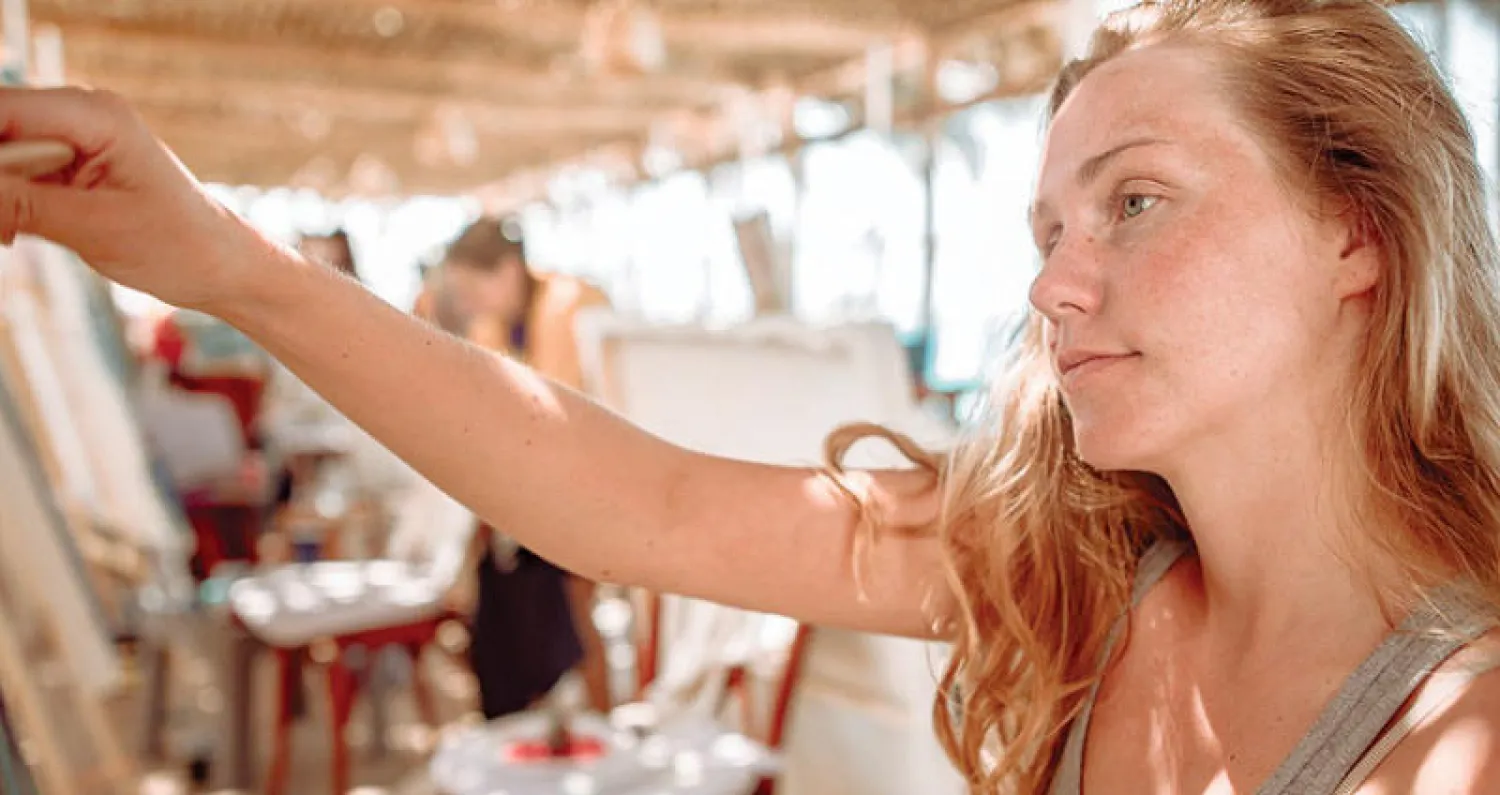 تجهيز مرسم مفتوح على شاطئ بحر العلمين (الشرق الأوسط)