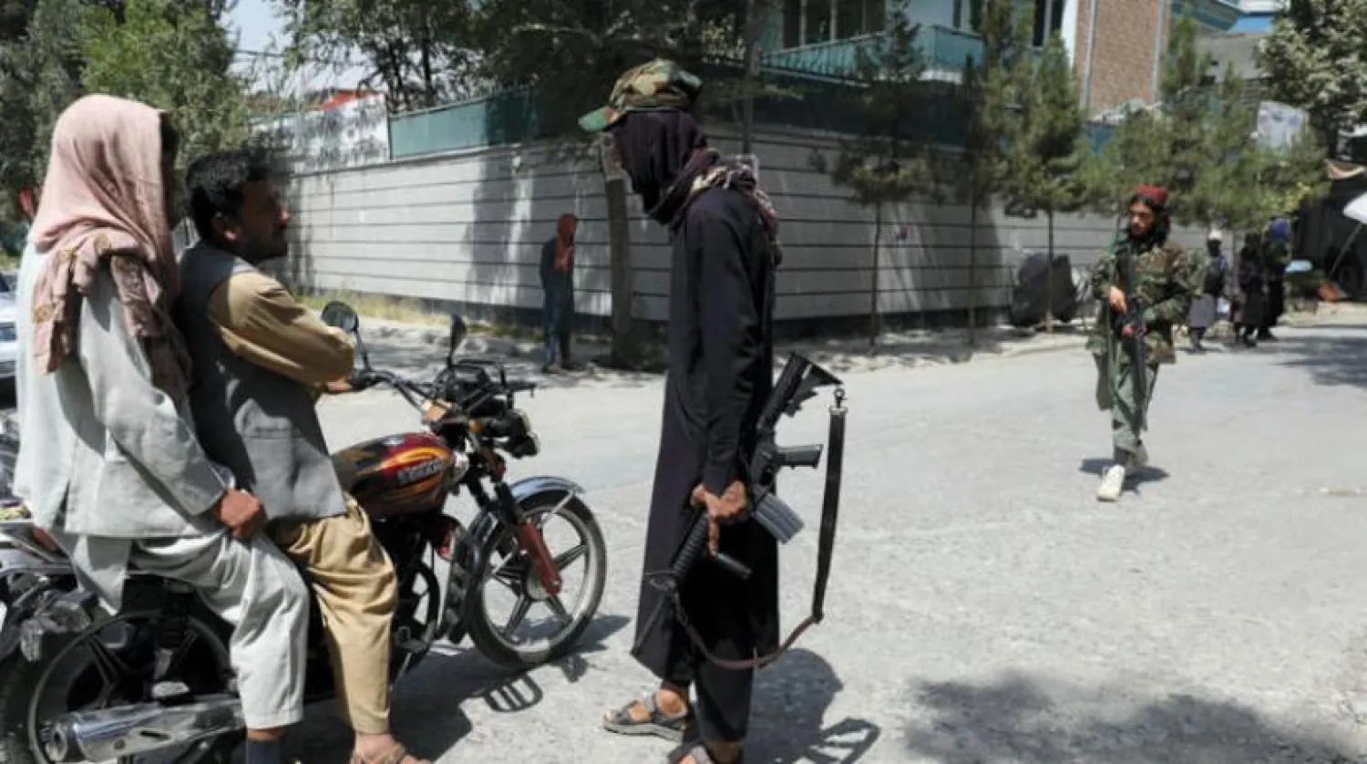 Dün Kabil'deki Vezir Ekber Han mahallesindeki Taliban unsurları (AP)