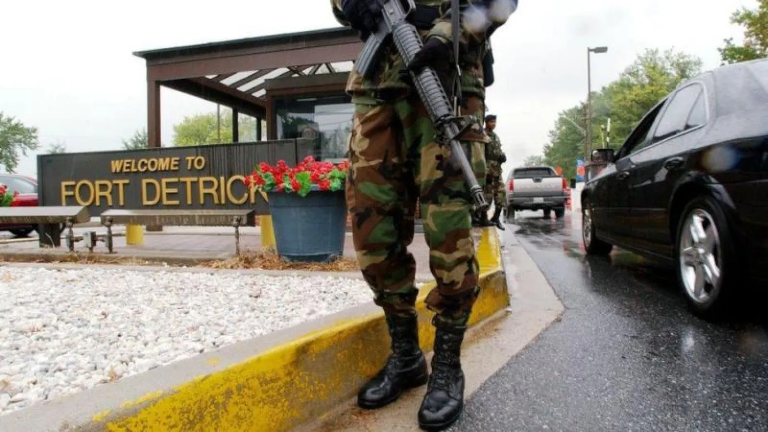مدخل القاعدة العسكرية في فورت ديتريك (غيتي)