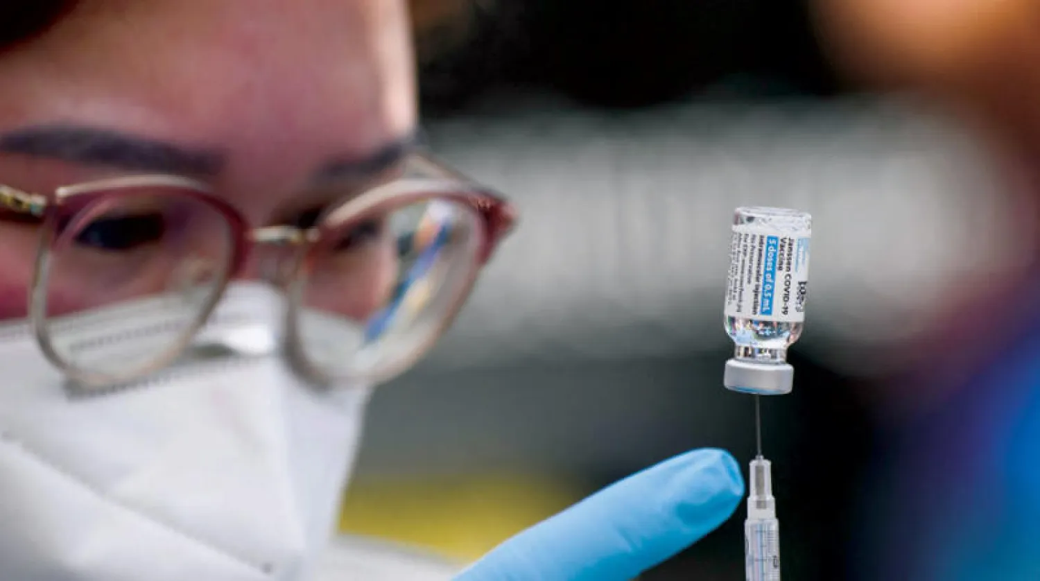 وثقت دراسة تراجع الحماية التي تقدمها اللقاحات بعد 6 أشهر (أ.ف.ب)