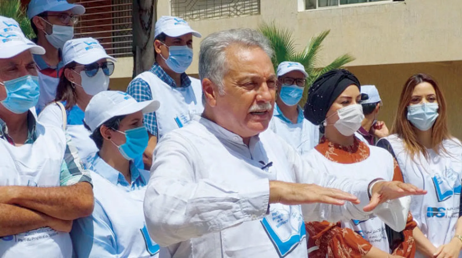 نبيل بن عبد الله في مستهل حملة حزبه الانتخابية أمس (الشرق الأوسط)