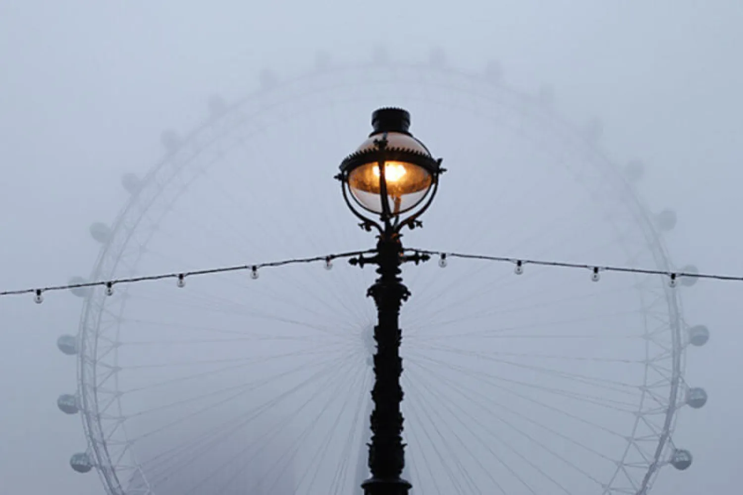 عادة ما يكون الأشخاص الذين يعيشون في شوارع ذات إضاءة ساطعة من سكان المنطقة الحضرية (أرشيفية - رويترز)