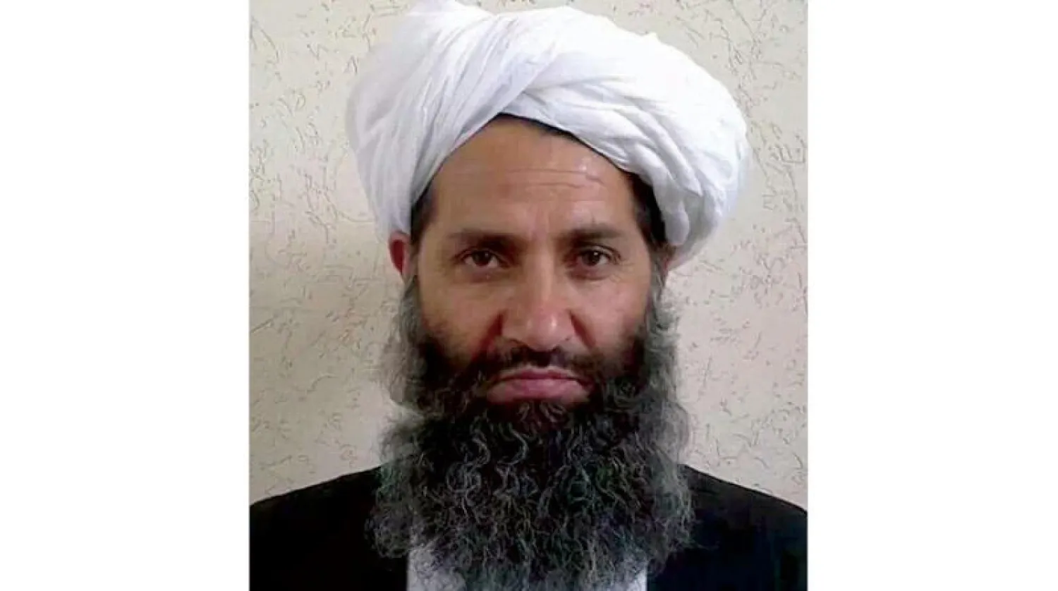 الصورة الوحيدة التي وزعتها {طالبان} لزعيمها الملا أخوند زاده (أ.ف.ب)
