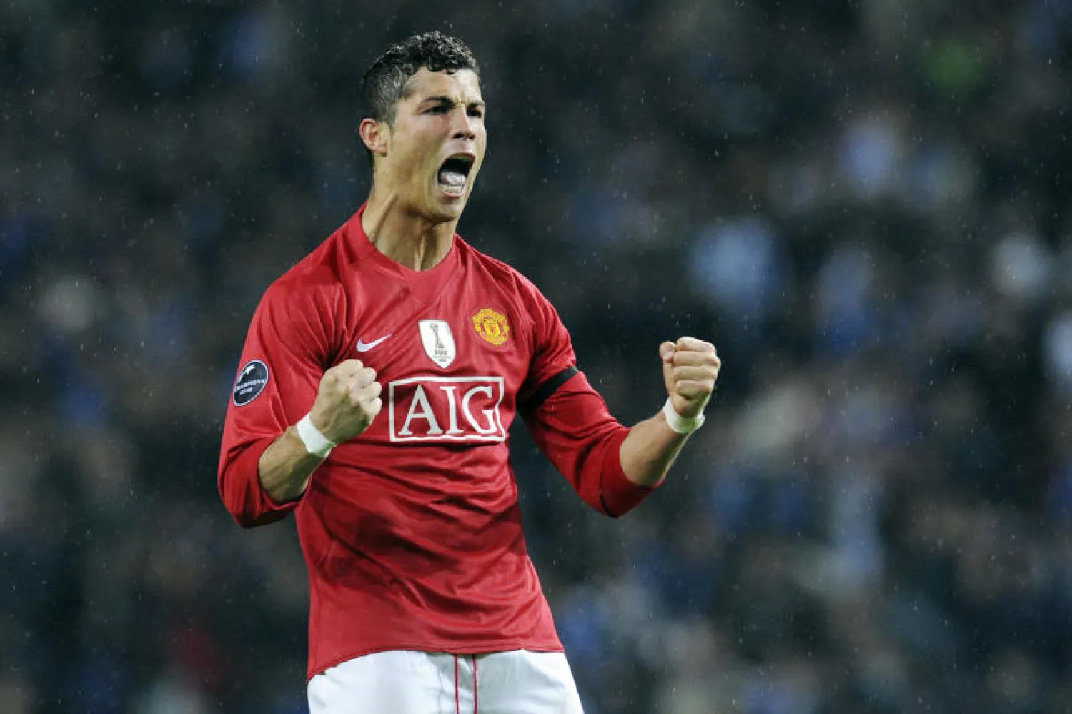 كريستيانو رونالدو بقميص اليونايتد خلال فترته الأولى مع النادي (أ.ب)