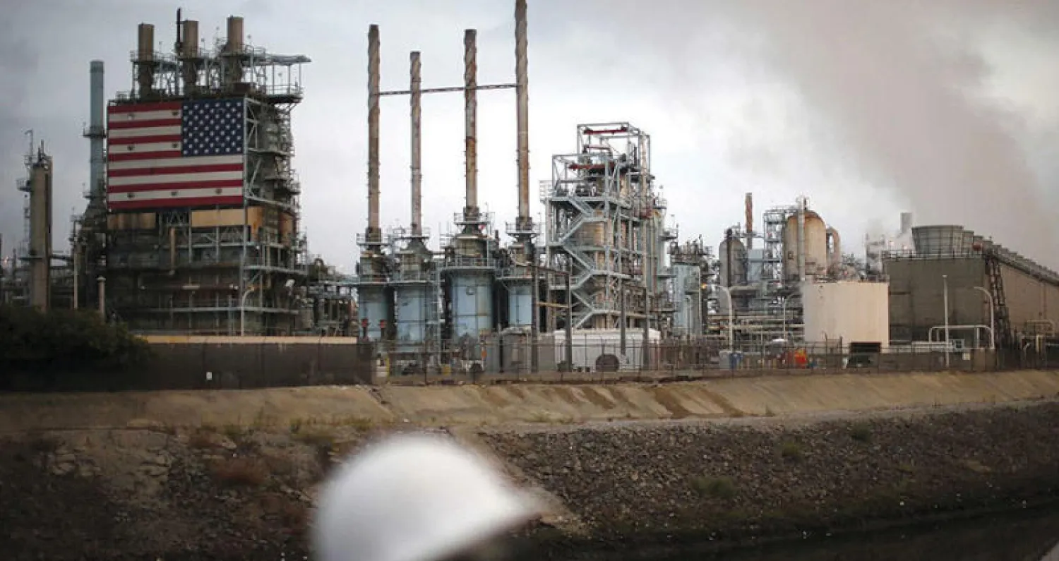 تحركت أسعار النفط صعوداً وهبوطاً أمس أكثر من مرة مع تحركات «آيدا» (رويترز)